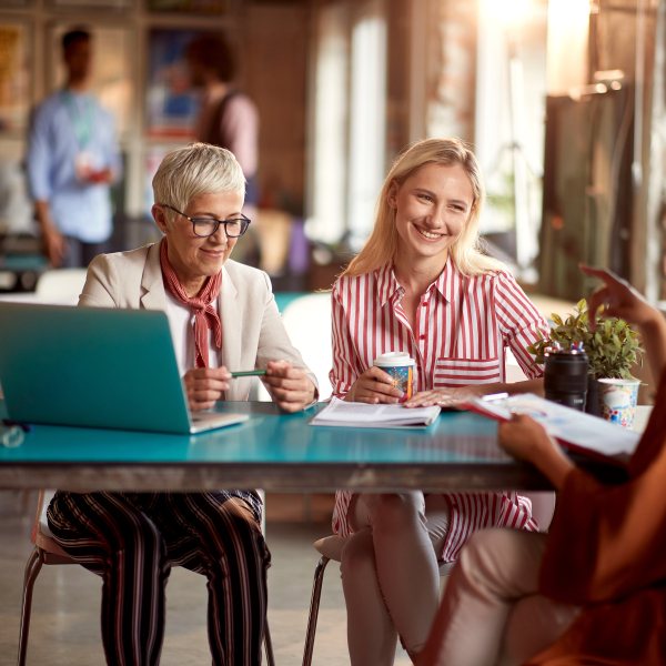 Collega's bespreken het Persoon-Werkfit model