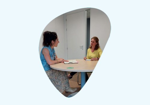 Ruth Leenstra en Evelien Smeenge van Jeugdbescherming Noord & Veilig Thuis Groningen