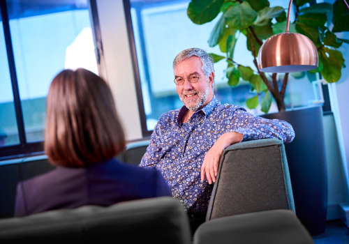 Werkgever en werknemer praten over Duurzame Inzetbaarheid