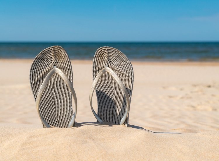Sandalen in het zand