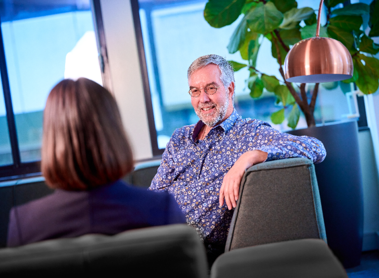 Werkgever en werknemer praten over Duurzame Inzetbaarheid