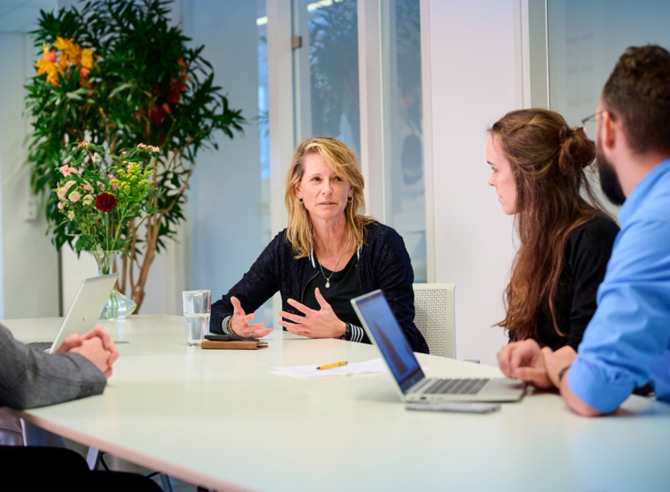 Deelnemers aan een training in jeugdzorg