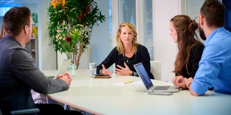 Deelnemers aan een training in jeugdzorg